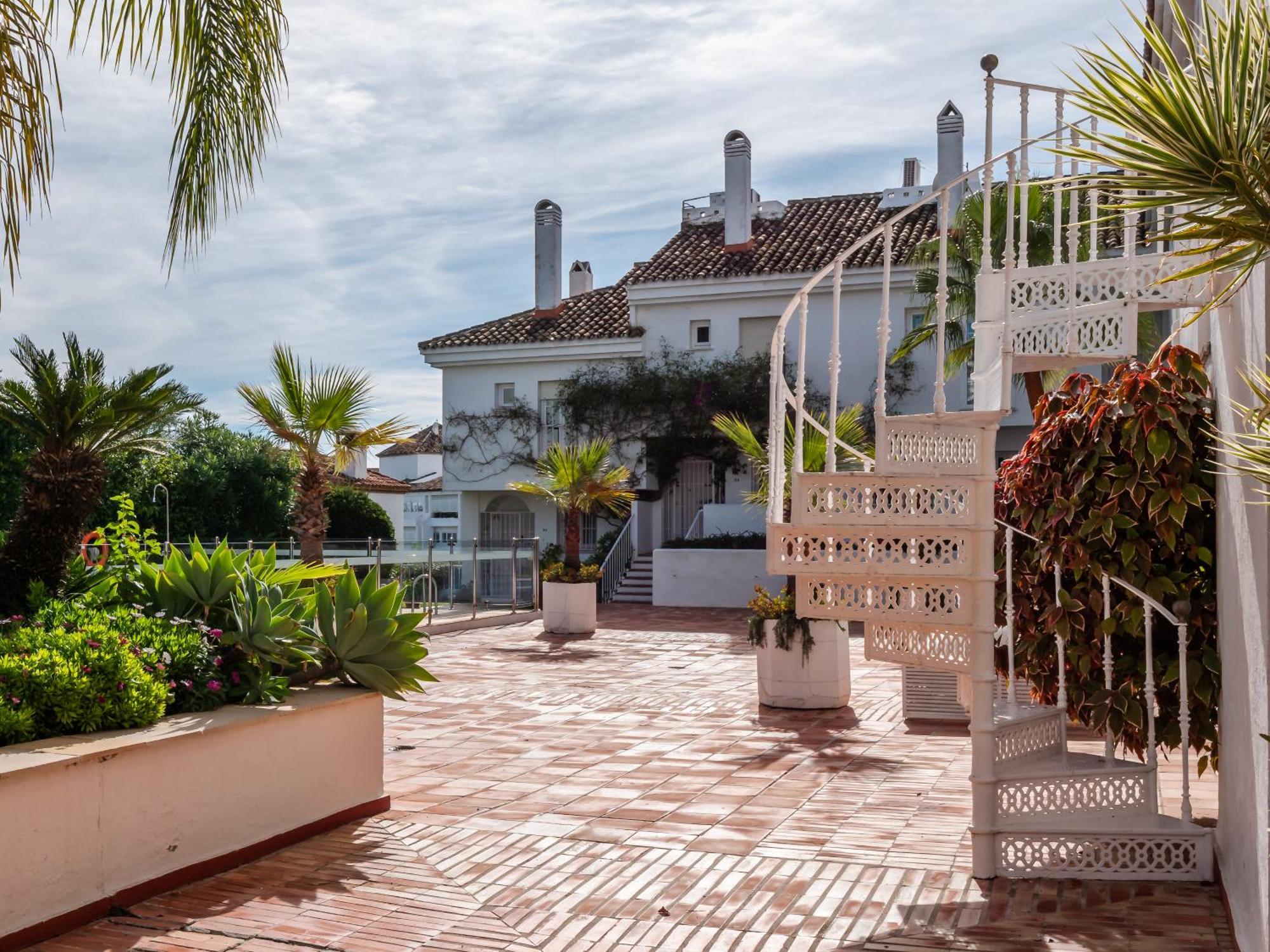 3 Bdrm Stylish Apt W Pool In Puerto Banus Marbella Exterior foto